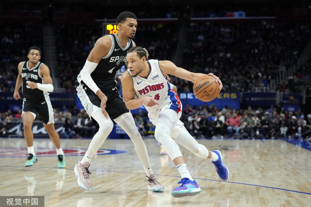 王哲林半场高效得分展现实力（王哲林半场高效砍分尽显实力）