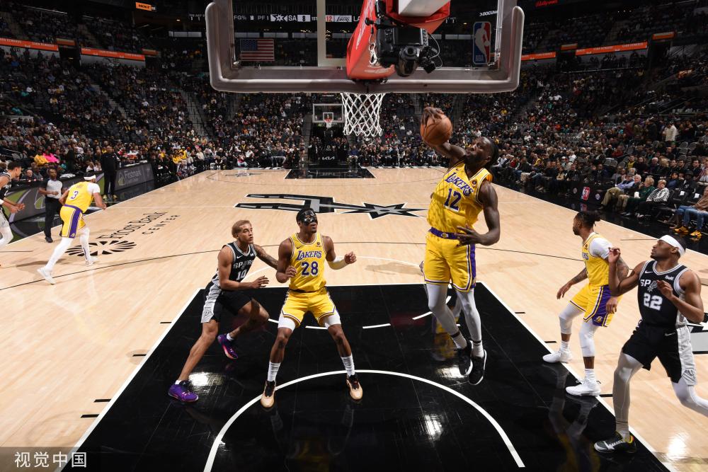 欧冠官推怒赞：当年里贝里这脚风骚转移惊呆蓝军众将