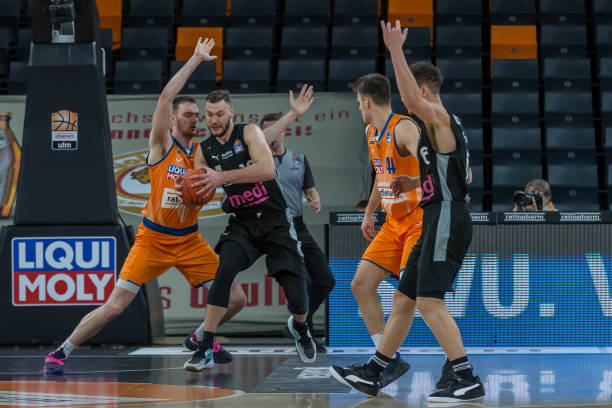 TA：那不勒斯先租后买霍伊伦与曼联达成协议，但球员尚未同意